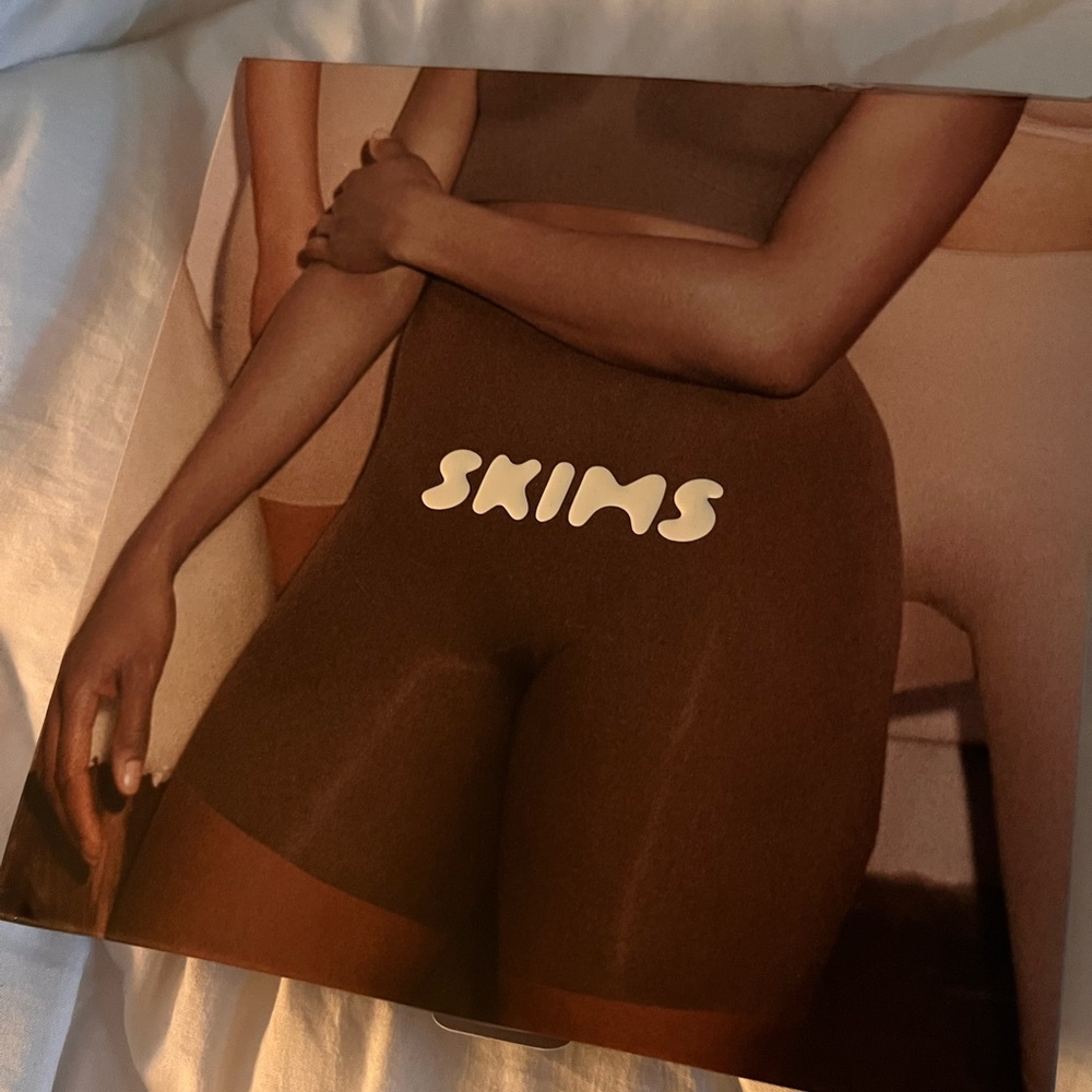 Skims nude tummy/thigh slimming short S/M
